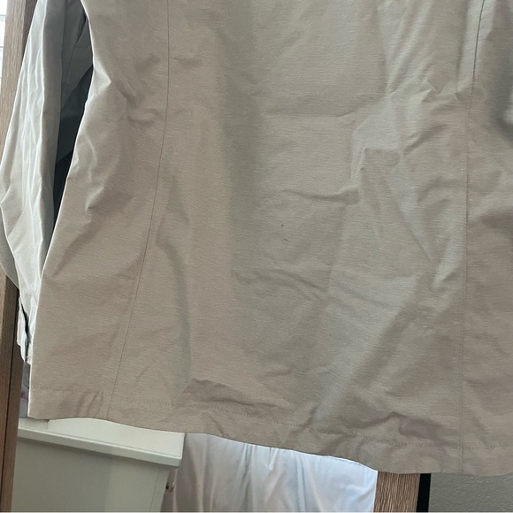 The North Face DryVent Waterproof Jacket - Picture 8 of 9